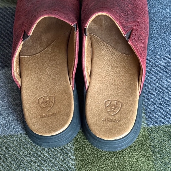 Ariat Bridgeport Red/Burnt Red Tooled Floral Leather Slide Sandals Size 9M(B) - Picture 2 of 8